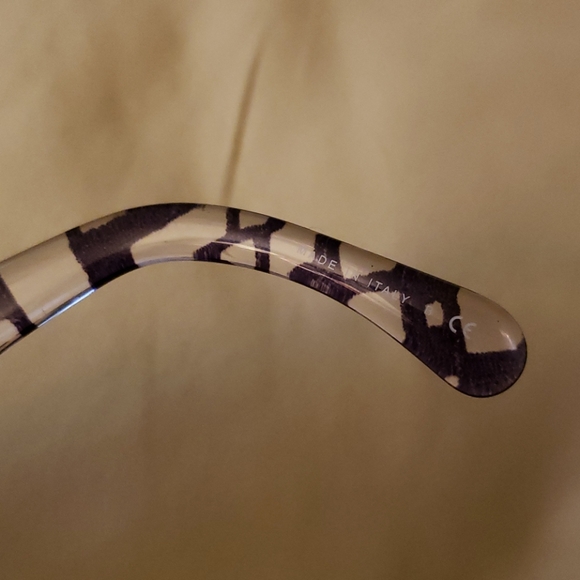 🚫SOLD🚫 Chanel shades - Picture 5 of 11